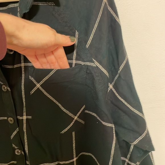 Wild Fable Size Medium Forest Green & White Plaid Flannel w/ pockets - Picture 3 of 9